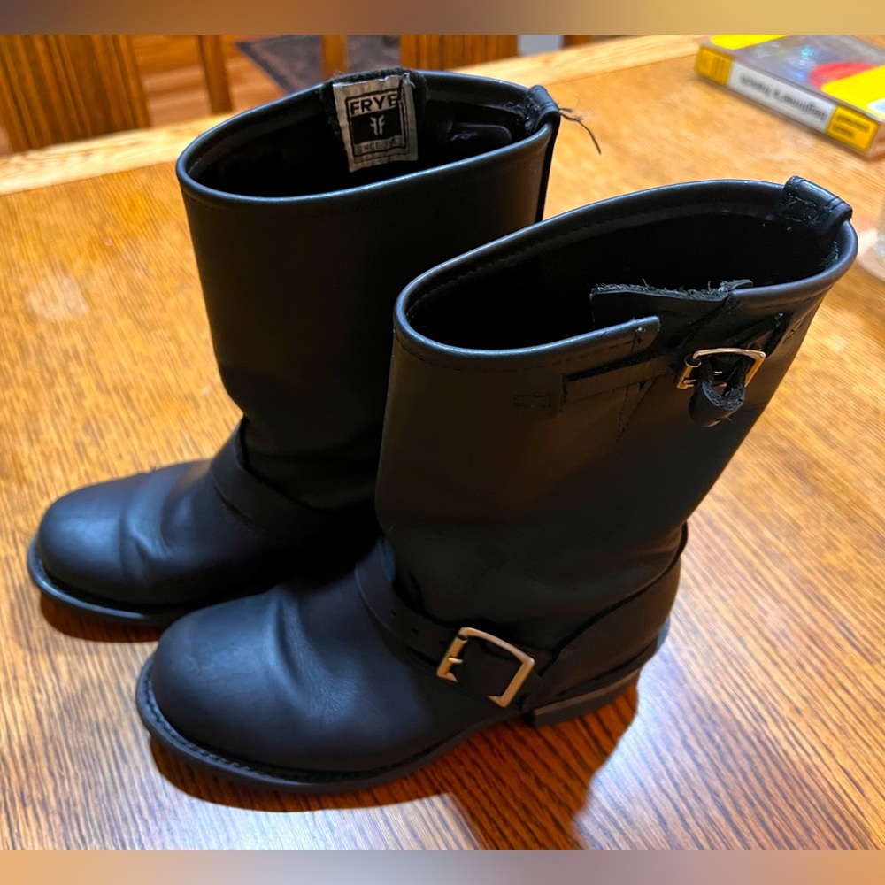 Frye Veronica Short black boot